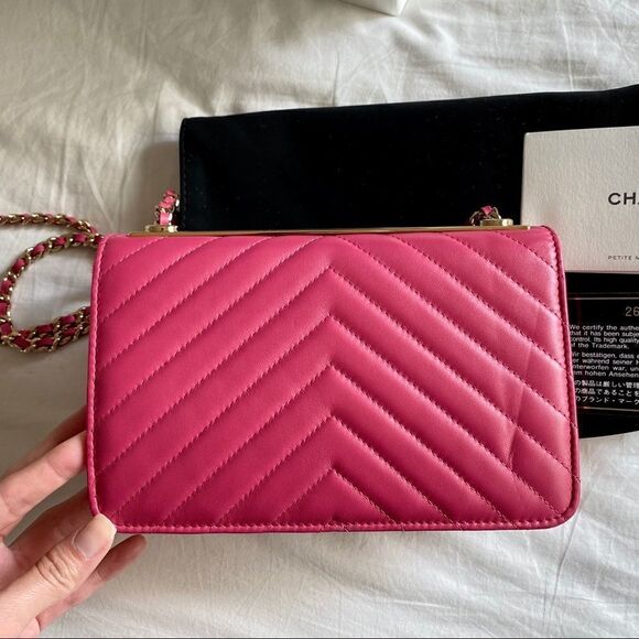 Chanel Trendy CC WOC Chevron Lambskin Wallet On Chain - Pink / light gold - Picture 10 of 14